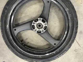 Suzuki GSF 600 for hjul