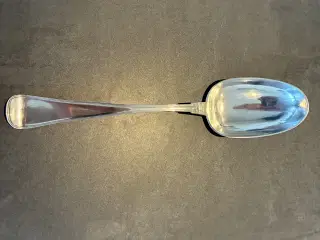 Gammel dobbelriflet potageske i sølv