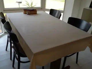 Spisebord evt. med 6 stole