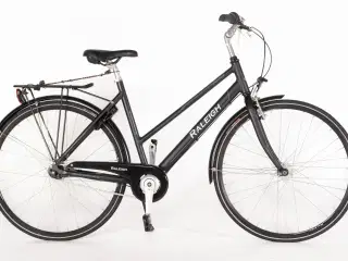 En velholdt Raleigh damecykel