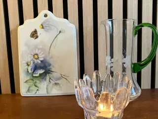 Dekorativ håndmalet platte eller smørebrik.