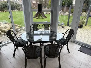 Spisebord + 6 stole i mørkbejdset bambusflet