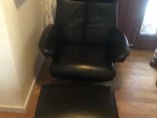 Flot stol med fodskammel