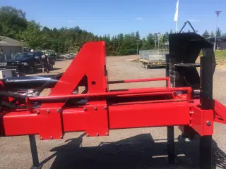 30 tons radiostyret brændeflækker til minilæsser