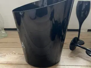 Champagne køler og champagneglas Ayala i sort plas