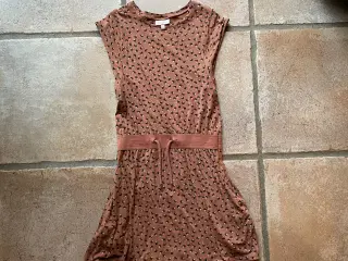 Pompdelux kjole. 122/228. shorts mm