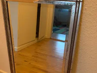 Spejl med slidt look. 