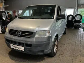 VW Transporter 2,5 TDi 130 Kassevogn kort
