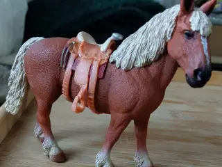 Schleich Hest med sadel
