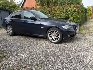 BMW 318 i 2010 til salg