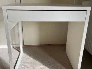 Skrivebord MICKE, IKEA