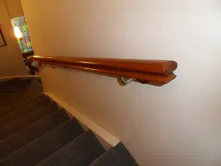 Gelænder til trappe mellem 2 etager.