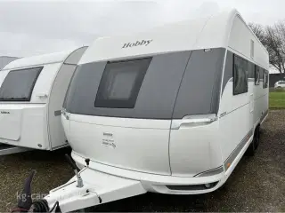 2024 - Hobby Prestige 620 CL   2024 model med enkeltsenge, stor rundsiddegruppe og vinkelkøkken. Kan opvejes til 2.200 kg !!!