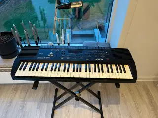 Roland E28 keyboard / klaver med stativ