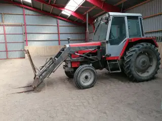 Traktor med frontlæsser, Massey Ferguson 675