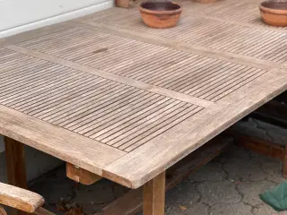 Havemøbler i teaktræ