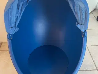 Blå (gemme) stol til børneværelset