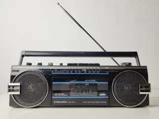 ⭐️- Salora – Klassisk Radio og Kassettebåndoptager