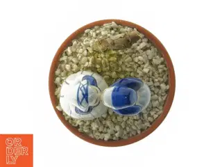 Dekorativ porcelænsfigur af kyssende børn (str. 14 cm)