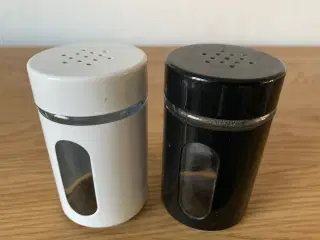 Smukt og enkelt salt- og peber-sæt i metal og glas