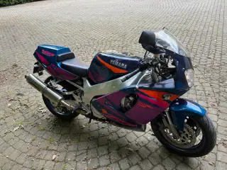 Yamaha YZF 750R