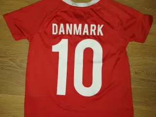 DANMARK NR 10 FAN TSHIRT, STR. 3-4 ÅR, FLOT STAND
