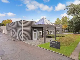 Flot kontor og lagerlejemål velbeliggende i et eftertragtet erhvervsområde i Glostrup