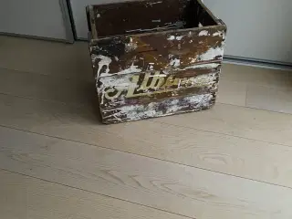 Albani trækasse, h:36.5 cm., b:31,5 cm., l:46,5 cm