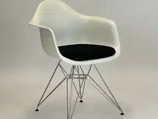 Vitra Eames Plastic Armchair DAR (Hvid)