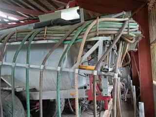 BS  vognen 16 tons - galvaniseret Med 12/16 meter bom, pumpekran & flowmeter