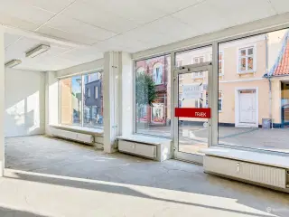 Butiks lokale med super beliggenhed i gågaden.