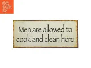 Vægskilt med tekst (str. 30,5x13 cm)