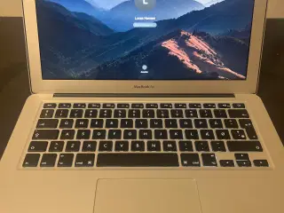 MacBook 13