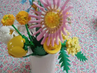 Giv et bud  Lego blomster buket