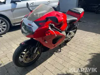 Motorcykel Aprilia RSV 1000