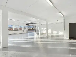 Showroom/Lagerlokaler med portadgang