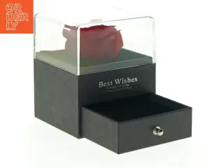 Æske med rosenmotiv (str. 8 x 8 x 10 cm)