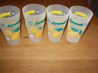  4 Plastik glas