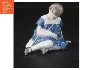 Porcelænsfigur af siddende pige