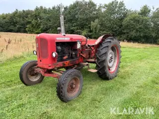 Veterantraktor Nugfield 460 4-cylindret