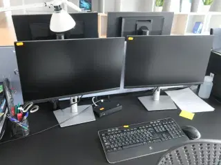 2 stk. computerskærme DELL P2422HE, dockingstation LENOVO ThinkPad, tastatur, mus