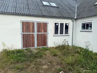 Værksteds/produktionslokale/lager udlejes på gård ved Roskildevej lige uden for hillerød