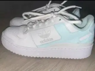 Helt nye Adidas sneakers 