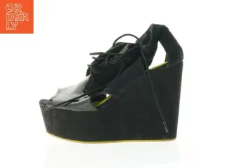 Sorte snørestøvler med kilehæl fra H&M (str. 40)