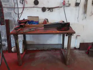 Svejsebord med indhold