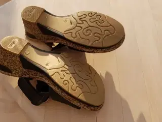 Flotte nye sandaler brugt én gang
