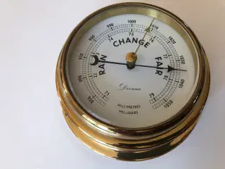 Skibsbarometer i messing fra Devina