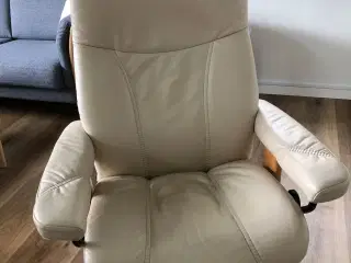 2 Stressless lænestole+1 fodskammel i creme læder