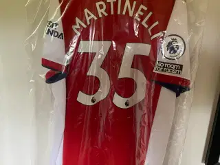 Arsenal 21/22 hjemmetrøje med Martinelli og badges