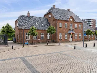 Unik erhvervsmulighed i Brande – charmerende stationsbygning med sjæl og historie